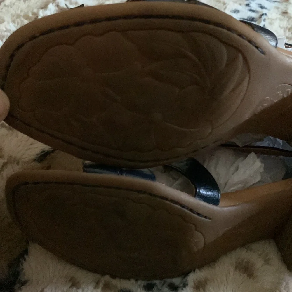 BORN B.O.C. Criss-Cross Strap Sandals / Heels — 6 - Picture 9 of 10